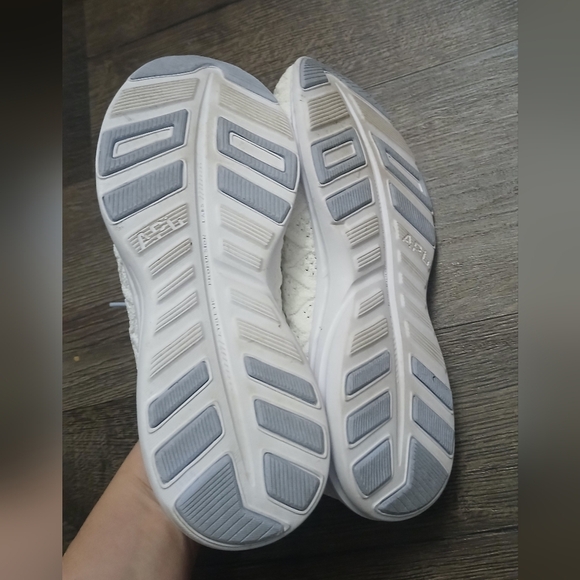 APL Techloom Phantom women’s sneakers. Size 8.5. EUC - Picture 8 of 10
